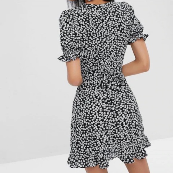 Floral wrap mini dress - Picture 2 of 5